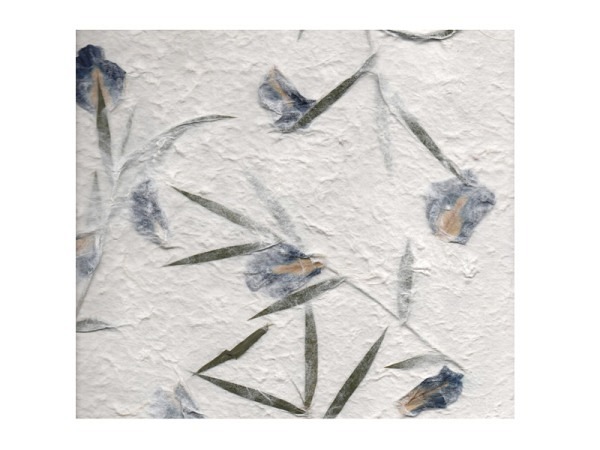 Naturpapier Olino Maulbeerbaumpapier mit blauen Blumen, 55x80cm, 160g/qm, Einzelbogen