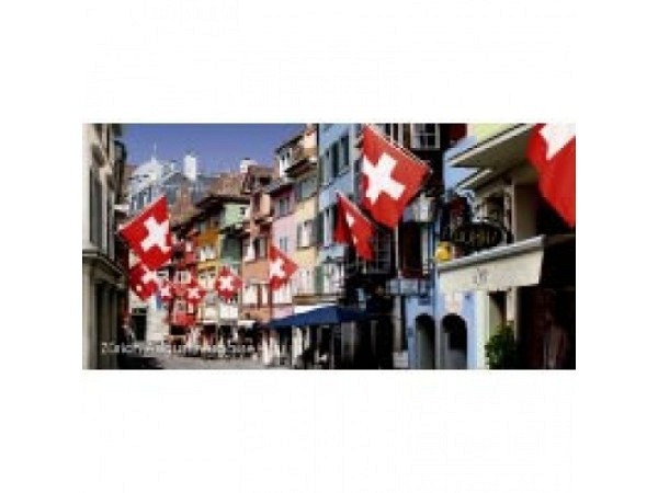 Postkarte Zürich A6/5 Augustinergasse mit Schweizerfahnen