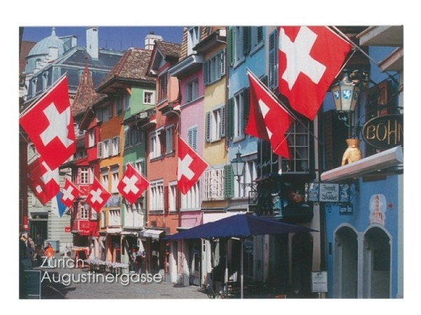 Postkarte Zürich A6 Zürich Augustinergasse mit grossen Schweizerfahnen