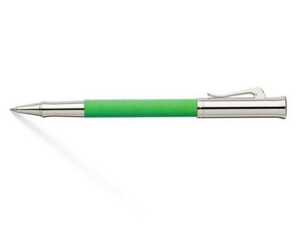 Roller Graf von Faber-Castell Guilloche Viper Green, Schaft aus Edelharz mit einem Kornguillochemuster eingraviert